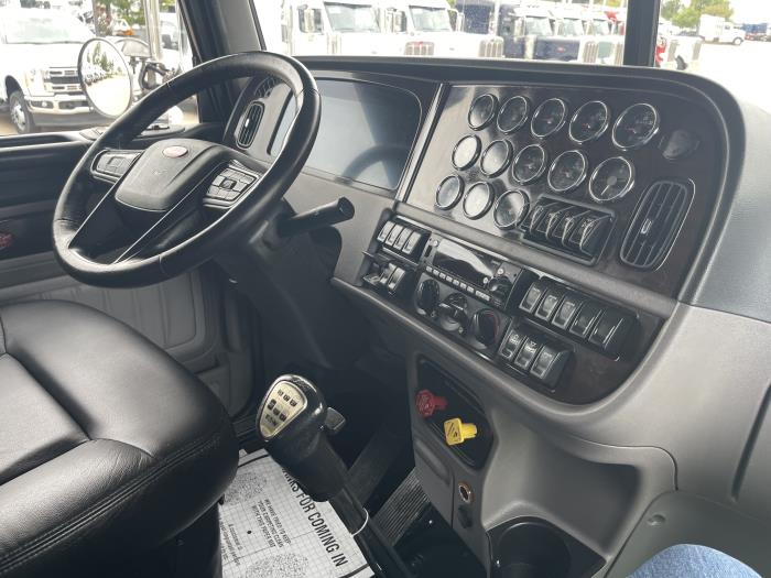 2023 Peterbilt 389-19