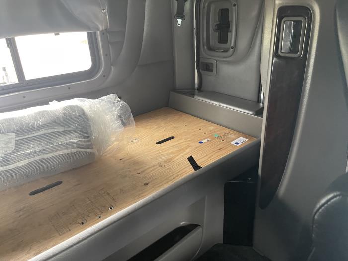 2023 Peterbilt 389-21