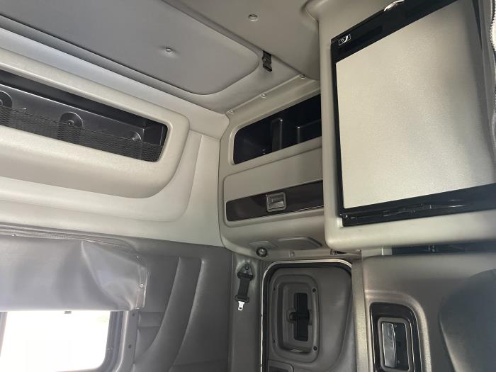 2023 Peterbilt 389-22