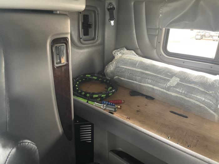 2023 Peterbilt 389-23