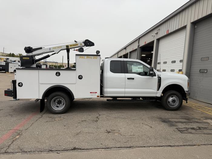 2025 Ford F-350 XL photo 2