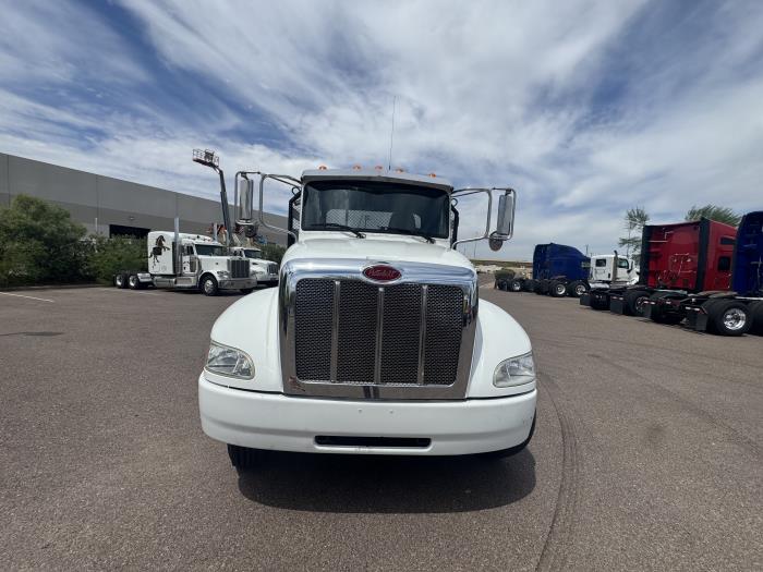2020 Peterbilt 330-7