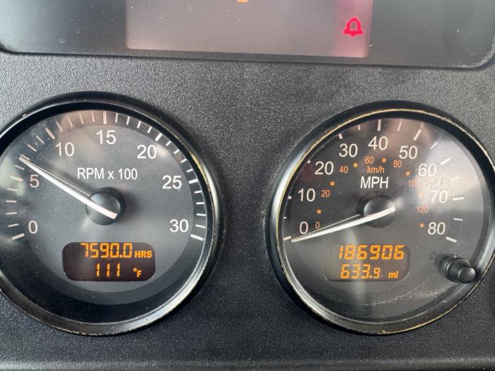 2020 Peterbilt 330-8