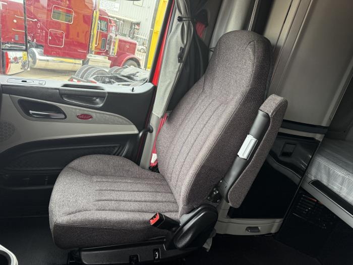 2024 Peterbilt 579-5