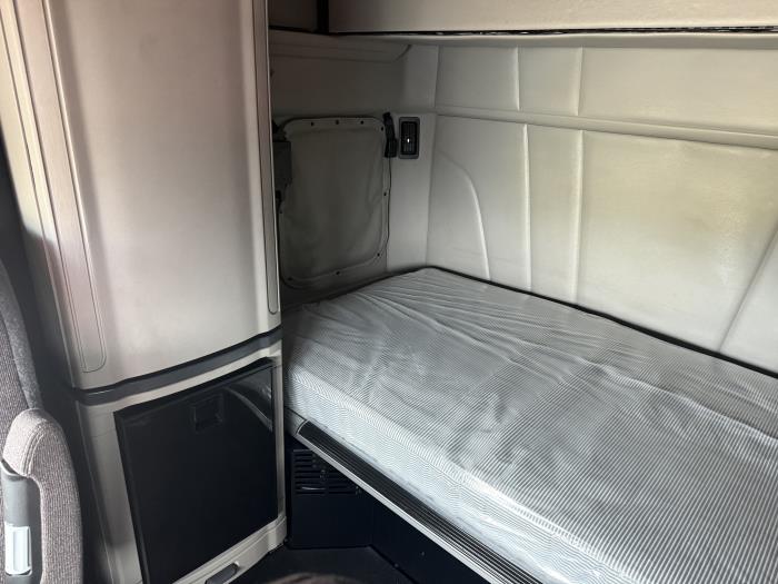 2024 Peterbilt 579-8