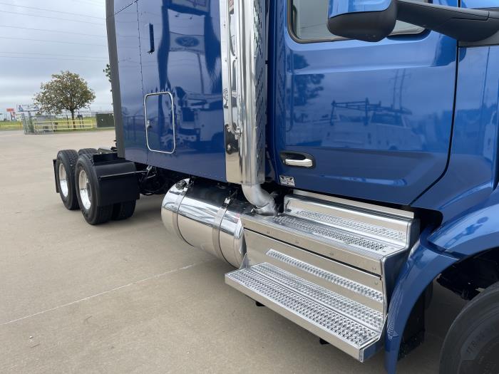 2023 Peterbilt 579-4