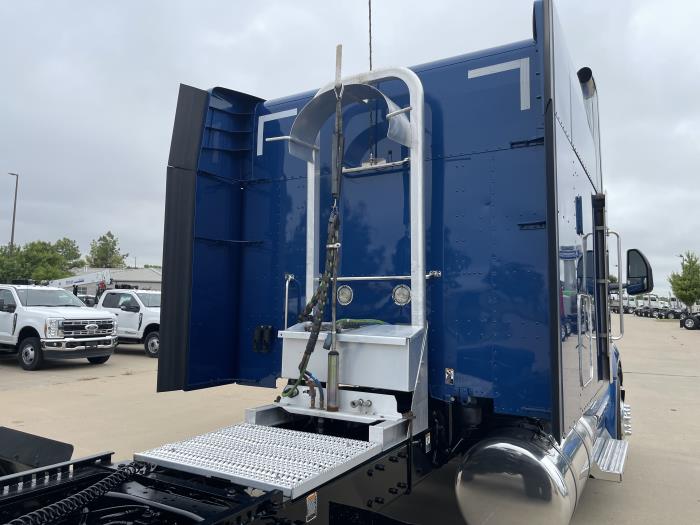 2023 Peterbilt 579-8