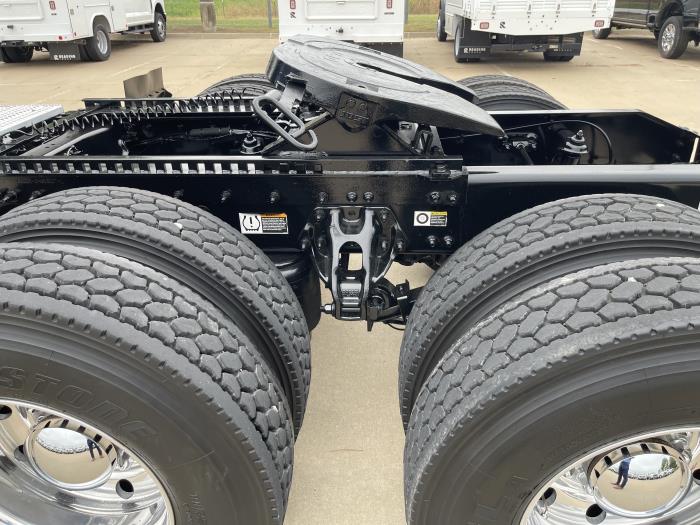 2023 Peterbilt 579-12