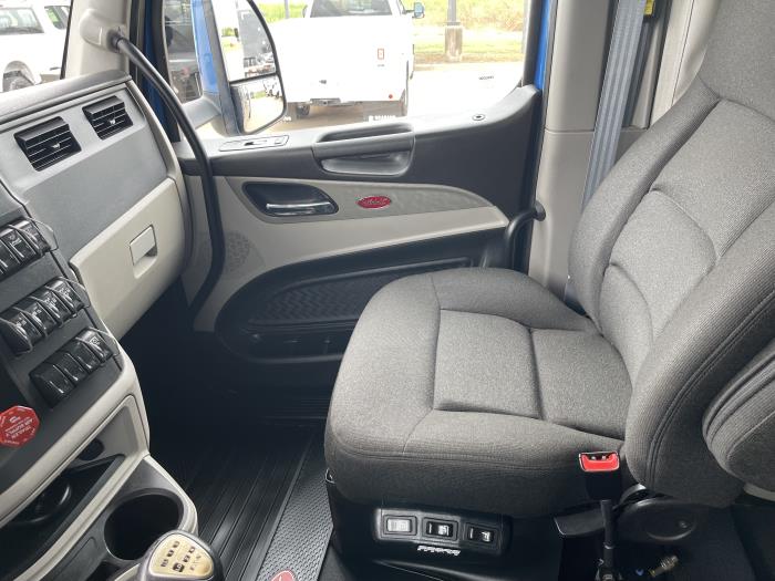 2023 Peterbilt 579-17