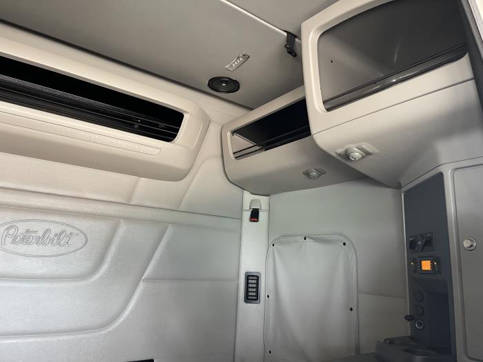 2023 Peterbilt 579-24