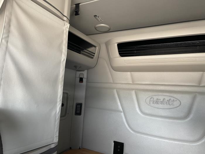 2023 Peterbilt 579-26