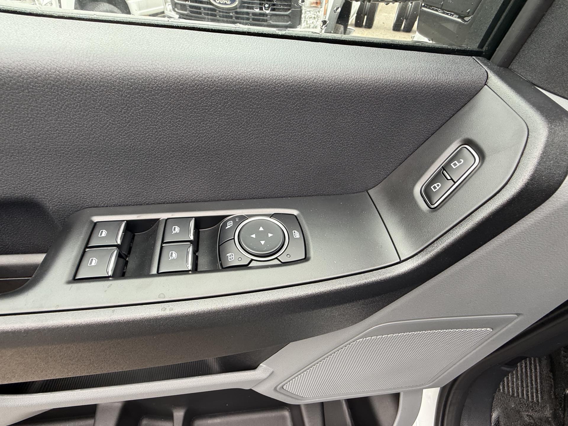 2025 Ford F-550 Crew Cab DRW 4x4 Cab Chassis for sale #1931088 - photo 8