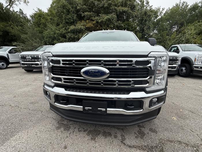 2025 Ford F-550-2