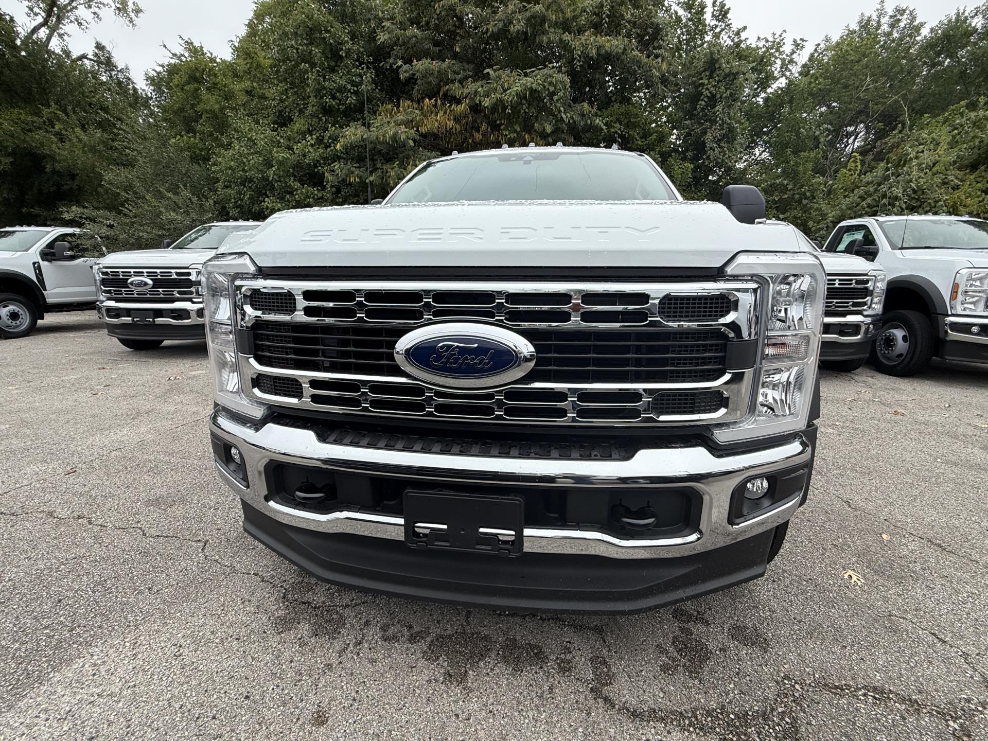 New 2025 Ford F-550 XL Crew Cab 4x4 Cab Chassis for sale #1931671 - photo 3