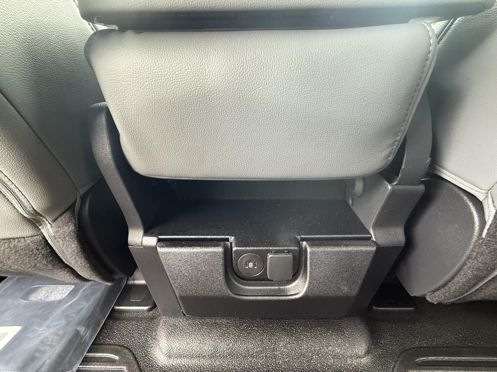 New 2025 Ford F-550 XL Crew Cab 4x4 Cab Chassis for sale #1931679 - photo 9