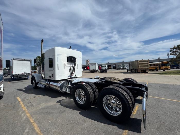 2023 Kenworth W900-3