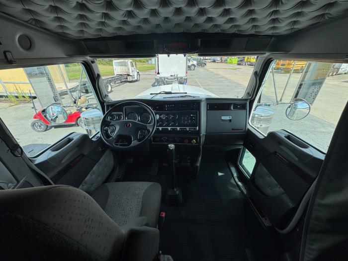 2023 Kenworth W900-8