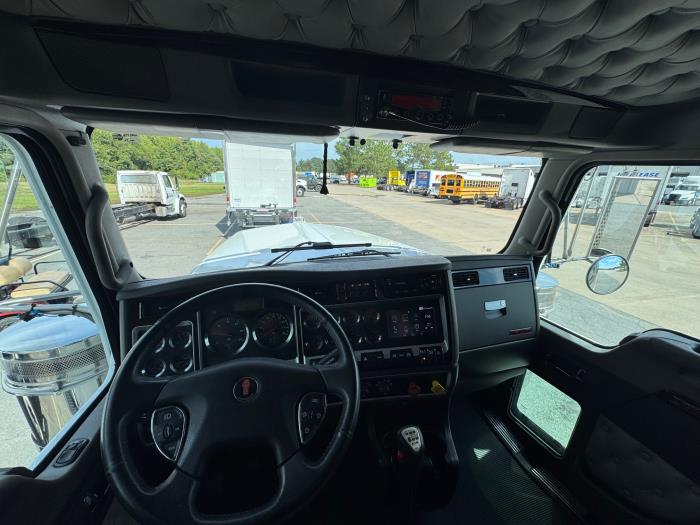 2023 Kenworth W900-9