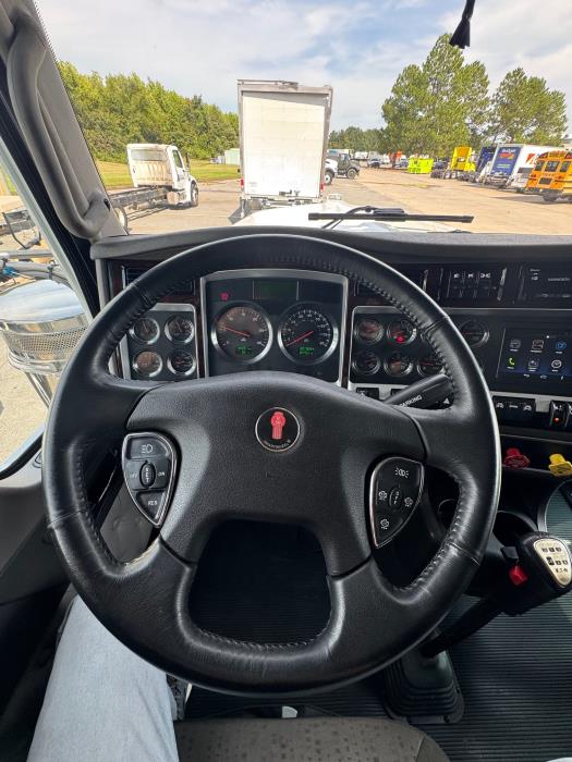 2023 Kenworth W900-10