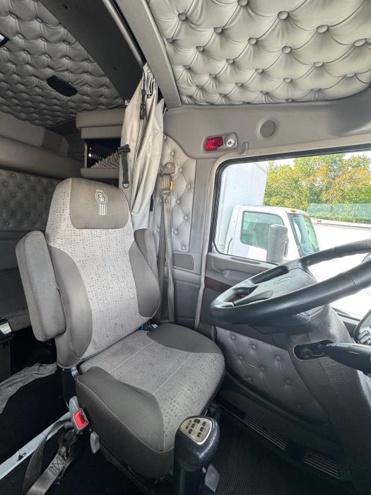 2023 Kenworth W900-14