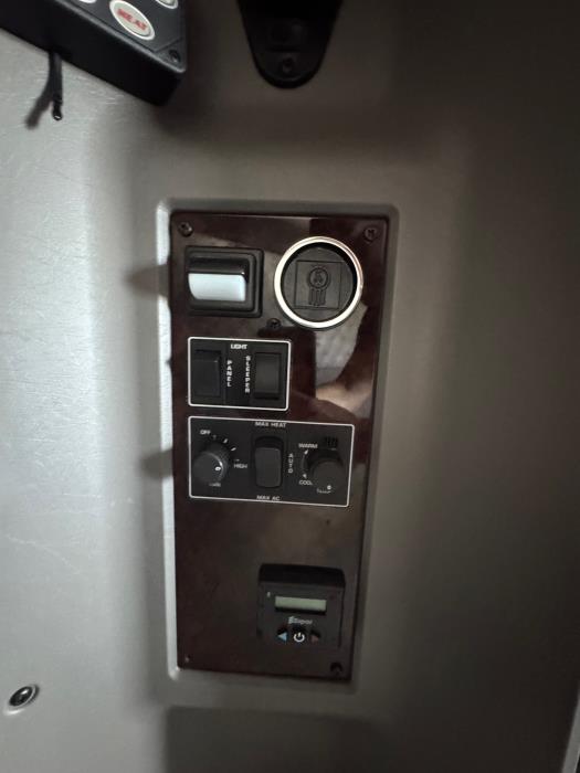 2023 Kenworth W900-18