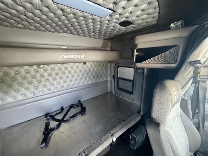 2023 Kenworth W900-20