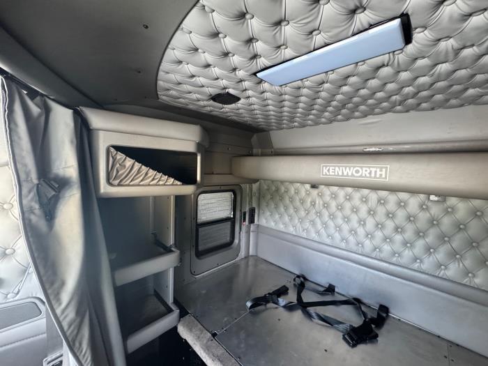 2023 Kenworth W900-21