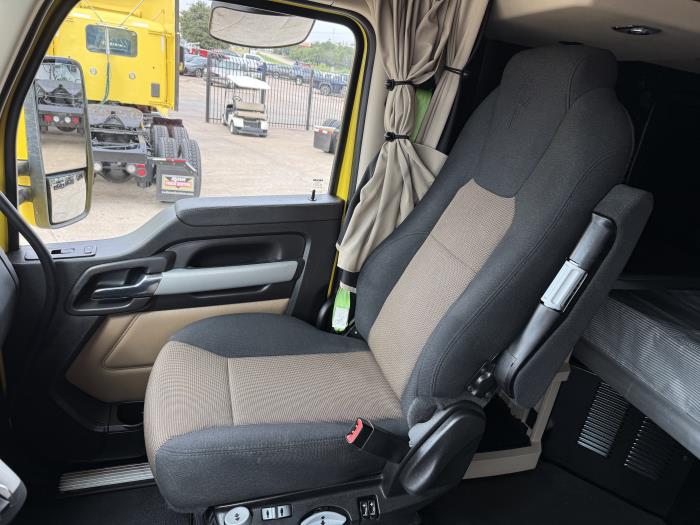 2023 Kenworth T680-8