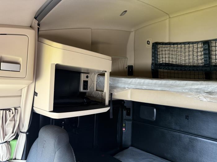 2023 Kenworth T680-9