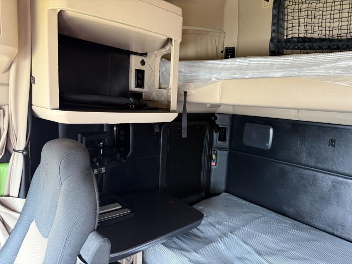 2023 Kenworth T680-10