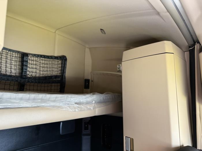 2023 Kenworth T680-12