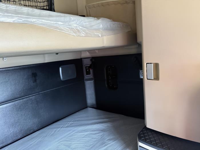 2023 Kenworth T680-13