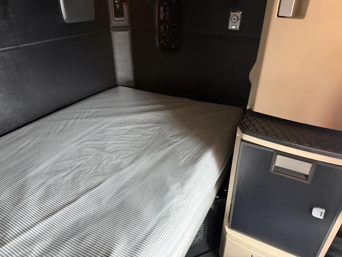 2023 Kenworth T680-14