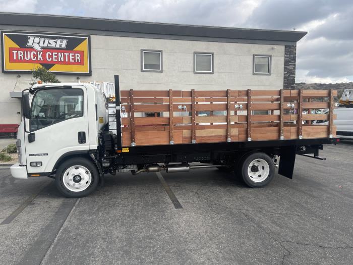 2025 Isuzu NPR photo 3