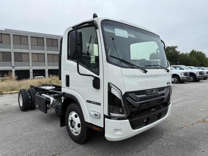 2025 Isuzu NPR-HD-4