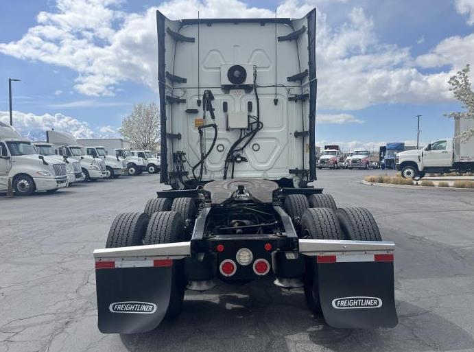 2021 Freightliner Cascadia-4