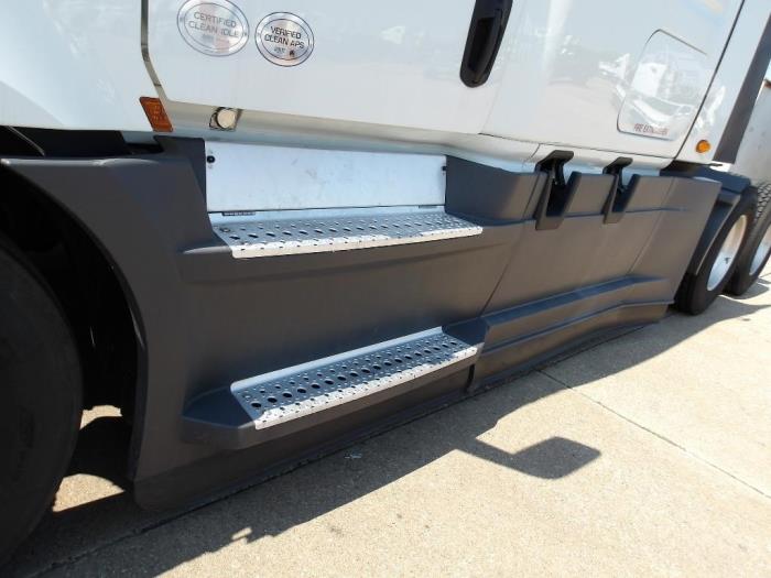 2021 Freightliner Cascadia-6