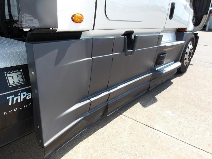 2021 Freightliner Cascadia-7