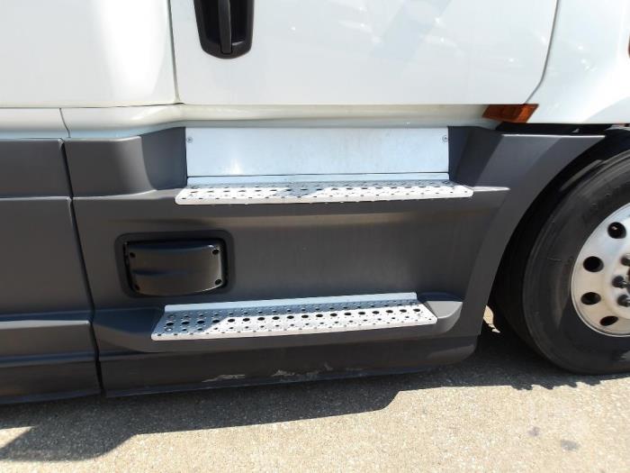 2021 Freightliner Cascadia-8