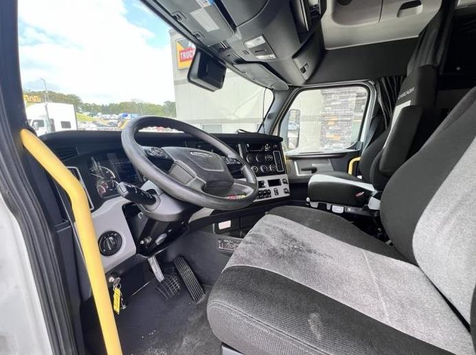 2021 Freightliner Cascadia-9