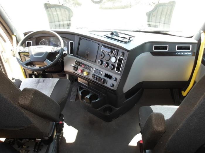 2021 Freightliner Cascadia-10