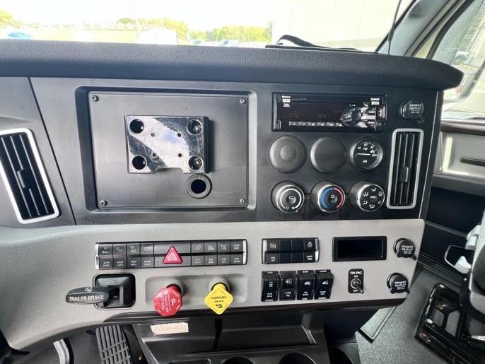 2021 Freightliner Cascadia-12