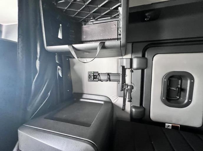 2021 Freightliner Cascadia-15