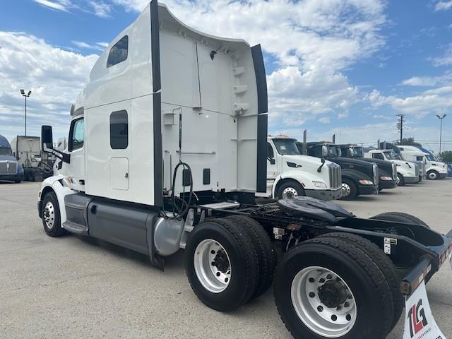 2021 Peterbilt 579 photo 2