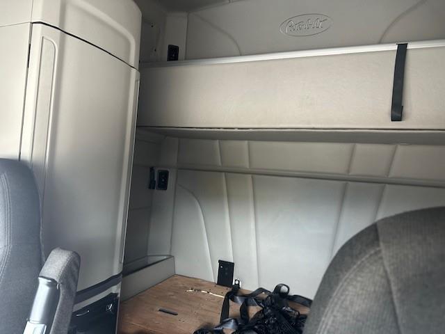 2021 Peterbilt 579-2