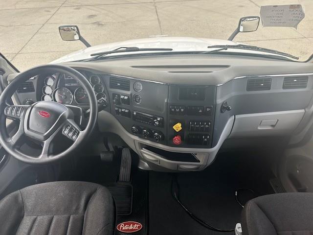 2021 Peterbilt 579 photo 4