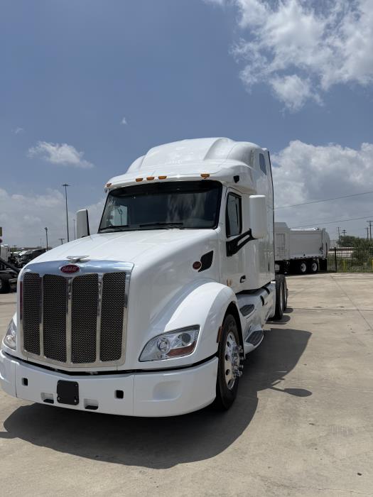 2022 Peterbilt 579 photo 2