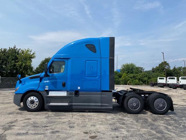 2022 Freightliner Cascadia-2