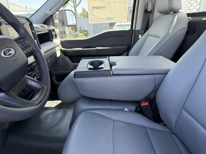 2025 Ford F-550-28