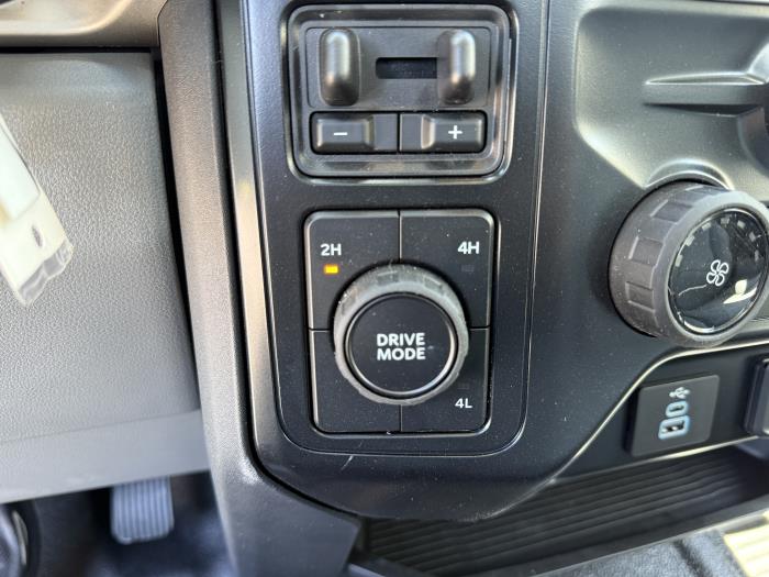 2025 Ford F-550-33